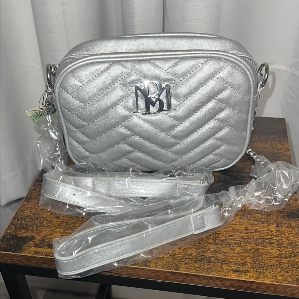 NWT Badgley Mischka Silver Metallic Quilted Crossbody Bag